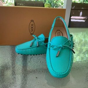 - TOD’S driver loafers